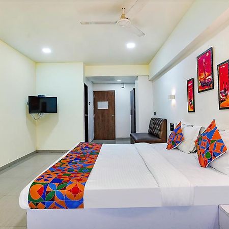 Fabexpress White House - Nr Midc Khargar Hotel Koparpada ภายนอก รูปภาพ