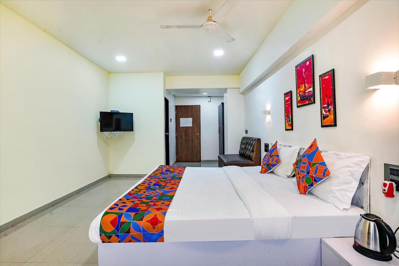 Fabexpress White House - Nr Midc Khargar Hotel Koparpada ภายนอก รูปภาพ